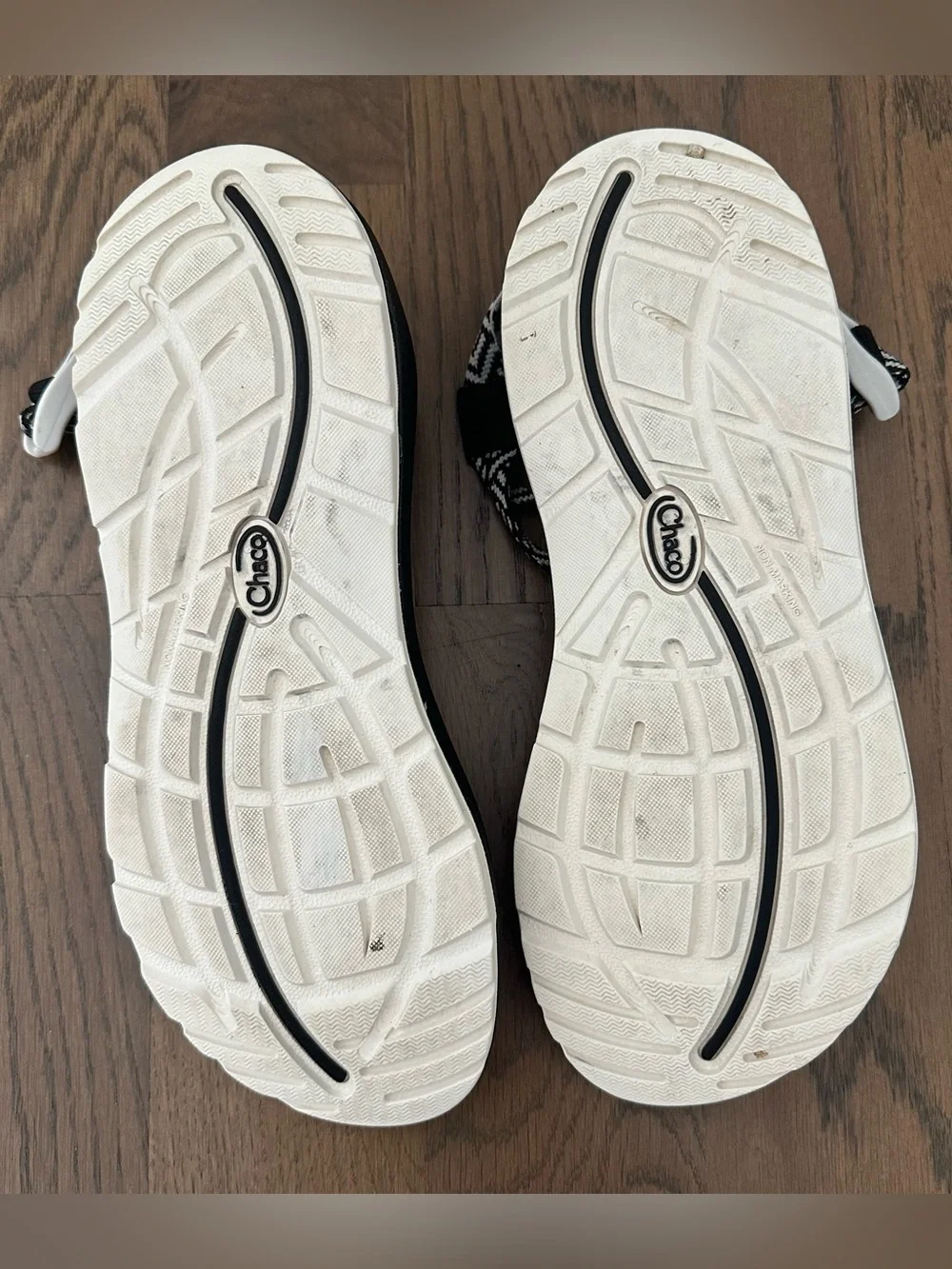 Chaco Women's ZX/1 Cloud Dual Adjustable Straps Cushioned Sandal Black, White 10